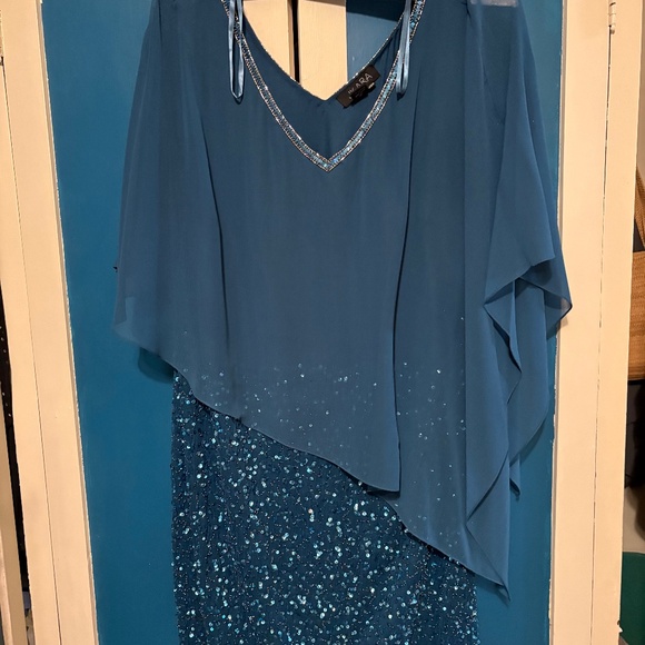 Dress - Picture 1 of 4